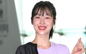 Sulli Cantik dan Segar Bak Kembali ke Jaman Debut Saat Hadiri Acara Ini