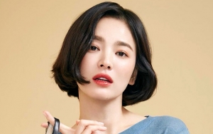 Song Hye Kyo Lagi-Lagi Tak Pakai Cincin Kawin Saat Berangkat ke Bangkok, Netter Pro Kontra