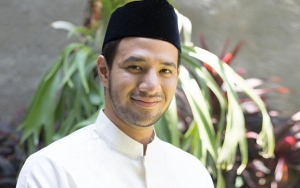 Potret Ammar Zoni Sungkem ke Ayah di Pengajian Jelang Pernikahan Bikin Netter Terharu
