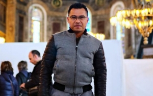 Anang Hermansyah Ogah Tangannya Dicium Bocah Penjual Cilok, Netter Ramai Beri Pembelaan