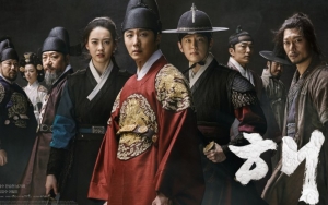 'Haechi' Dipuji Habis-Habisan Usai Jung Il Woo Pamer Foto Hitam Putih Bareng Pemain Pendukung