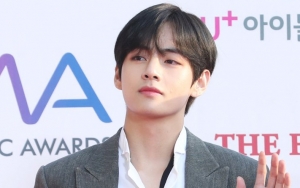 Ketampanan V BTS dengan Rambut Hitam Bikin Cowok-Cowok Korea Merasa Hina