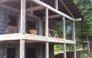 Keren, Pria Asal Kanada Ini Bangun Desa Dengan Semua Rumah Terbuat dari Plastik