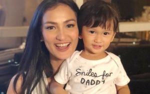  Tidak Ngoyo, Atiqah Hasiholan Lebih Fokus Ke Anak Daripada Karir