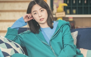Sohee Ingatkan Fans Nonton 'Laughter in Waikiki 2' dengan Foto Kocak Ini