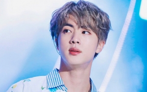 Jin Jatuh Parah Saat BTS Tampilkan 'IDOL' di Gwangju, Ini yang Dilakukan Jimin
