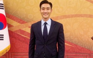Choi Siwon Foto Sendirian di Bangunan Kuno Korea, Fans Gemas Ingin Menemani