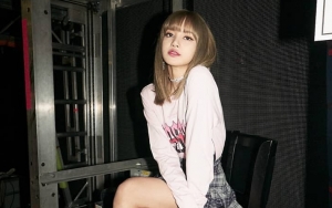 Bukan Lem Super, Ini Rahasia Poni Lisa Black Pink Tetap Nempel di Dahi 