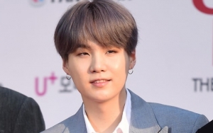 Suga BTS Foto Bareng Kakak Cowok, Fans Malah Bahas Tinggi Badan