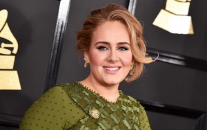 Adele Kedapatan Cium Pria Lain Usai Umumkan Cerai dari Simon Konecki