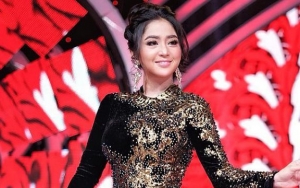 Jengkel Kerap Ditanyai Meldi, Dewi Persik Pilih Pamer Kebahagiaan Bareng Ponakan 'Baik' Lain