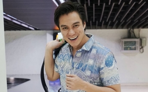 Resmi Dipolisikan Soal Penipuan, Baim Wong Cuek Bagi-Bagi Uang ke Anak Kecil