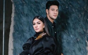 Irish Bella Asyik Pilihkan Baju Pantai Untuk Ammar, Wajah Tanpa Riasan Saat Bulan Madu Jadi Sorotan
