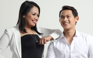 Kembali Dipertemukan, Ely Sugigi dan Irfan Sbaztian Akhirnya Saling Memaafkan