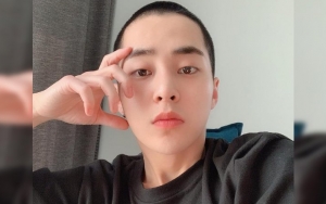 Beredar Foto-Foto Xiumin EXO Wamil, Wajah Cemberut Hingga Sadar Kamera Jadi Sorotan