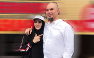 Ahmad Dhani Baca Pledoi Pakai Ayat Alquran, Dandanan Cetar Mulan Jameela Hadir Sidang Ikut Dikritik