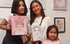   Datangi Pameran Lukisan, Netter Salah Fokus Sosok Putri Dian Sastro 