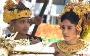 Adik Ipar Ajun Perwira Cantik Ala Model Bule, Ternyata Mualaf dan Istri Aktor Tampan Ini