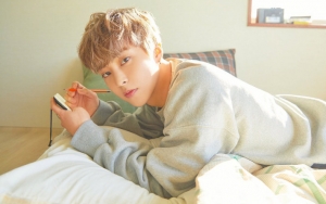 Xiumin EXO Sendu Di Pantai Dan Kirim Surat Untuk Orang Spesial Dalam MV SM Station 'You'