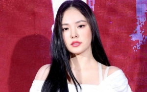 Min Hyo Rin Pose Umbar Pusar Demi Endorse Tas, Netter Justru Puji Habis-Habisan