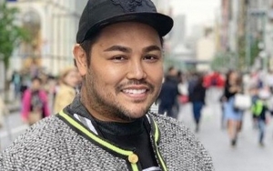  Foto Bareng Dua 'Ratu' Cantik, Celana Ivan Gunawan Basah?