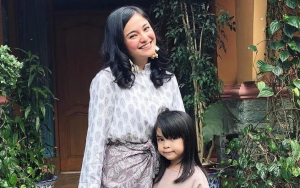  Pose Bareng Sienna, Netter Salah Fokus Ke Sosok Dibelakang Marshanda