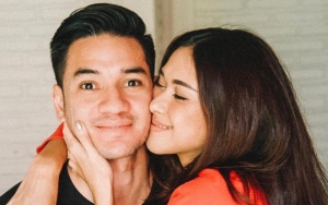 Tetap Harmonis Meski Sudah 13 Tahun Menikah, Intip 9 Potret Mesra Nana Mirdad dan Andrew White