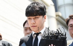 Surat Penangkapan Ditolak, Senyum Seungri Saat Tiba di Pengadilan Jadi Perbincangan