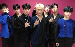 Alami Masalah Audio, iKON Tetap Keren Bawakan Lagu Hanya Dengan Satu Mic Di Festival Kampus