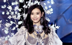 Sewa Mall, Intip Momen Romantis Model Victoria's Secret Saat Dilamar Anak Raja Judi Tiongkok