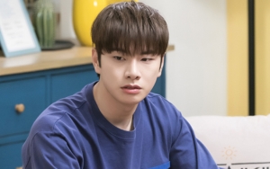 Foto Perpisahan Lee Yi Kyung Buat 'Laughter in Waikiki 2' Banjir Komentar Sedih