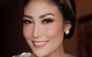 Senyum Penuh Arti, Apa Maksud Ayu Dewi Unggah Foto Ini?