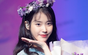 IU Rela Makan Kue Ulang Tahun yang Jatuh Gara-Gara Hal Ini