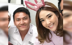 Wijaya Saputra Jadi Teman Kencan Gisella Anastasia di Nikahan, Netter: Ngintil Terus Kerjaannya Apa?