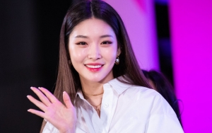 Begini Reaksi Chung Ha Saat Tahu Ada Fanboy yang Bolos Kuliah Demi Bertemu Dengannya