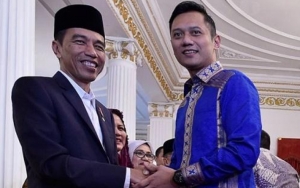 Bertemu Jokowi, AHY Diminta Jadi Jembatan Komunikasi dengan SBY