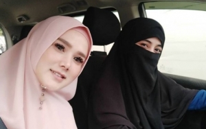  Mulan Jameela-Umi Pipik Nongkrong 'Julid' Pusing Mikirin Negara Malah Disindir Tak Becus Urus Suami