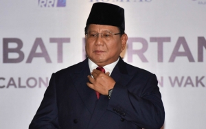 Prabowo Subianto Jenguk Langsung Kondisi Relawan yang Terluka saat Aksi 22 Mei