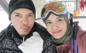  Zaskia Sungkar Akui Tak Bisa Lepas Dari Irwansyah
