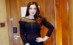 Ashanty Asyik Bagi-Bagi Sepatu Untuk ART, Sosok Cantik Ini Jadi Sorotan Fans