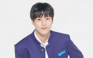 Viral Ayah Peserta 'Produce X 101' Promosikan Anaknya di Jalan, Bikin Terharu dan Sedih