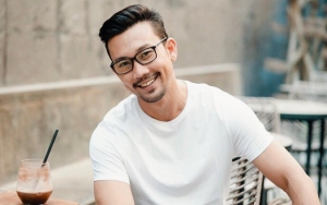 Denny Sumargo Ziarah Ke Makam Mendiang Ayah, Tulisan Soal Lelaki Berkomitmen Sukses Bikin Meleleh