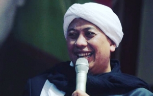 Opick Didatangi Limbad dan Orang Amerika Untuk Lihat Rambut Rasul, Banyak Peziarah Menangis
