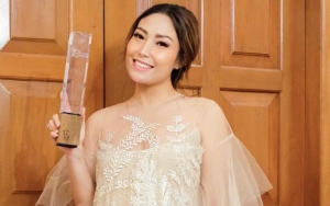 Demam 'Aladdin', Kocaknya Usaha Ayu Dewi Ingin Dibilang Mirip Princess Jasmine