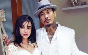 Dituding Pacaran Settingan, Jerinx SID Akhirnya Lamar Sang Kekasih Pakai Cincin Bertabur Berlian