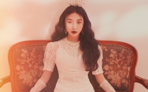 Begini Reaksi Kim Chung Ha Saat 'Dilamar' Fans Usai Manggung Di Festival Musik Kampus