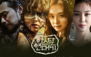 Song Joong Ki dan Jang Dong Gun Buat Pose Hati Pasangan di Jumpa Pers 'Arthdal Chronicles'