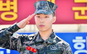 Lee Chan Hyuk Akdong Musician Disuruh Cepat Kabur dari YG Padahal Baru Keluar Wamil