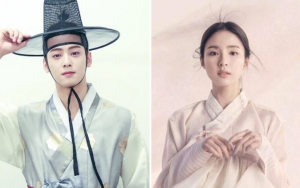Cha Eunwoo Bertatapan Mesra dengan Shin Se Kyung di Foto Adegan Drama Baru
