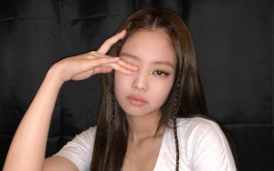 Jennie BLACKPINK Joget Centil Sambil Umbar Dada, Fans: Awas Masuk Angin